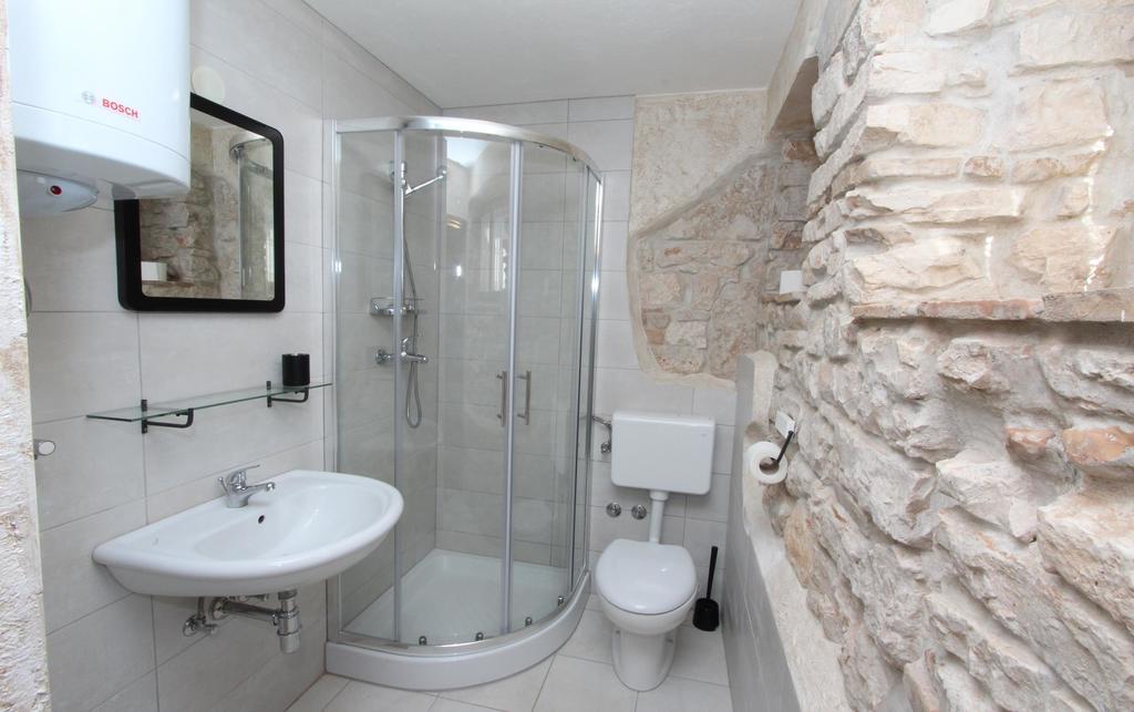 Midea 2 * Rovinj
